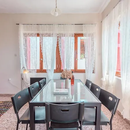 Matilda's Adamantas (Milos)