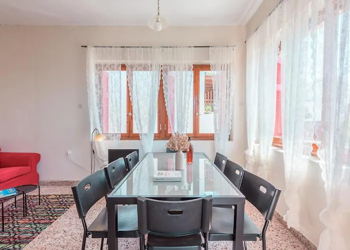 Matilda's Adamantas (Milos)